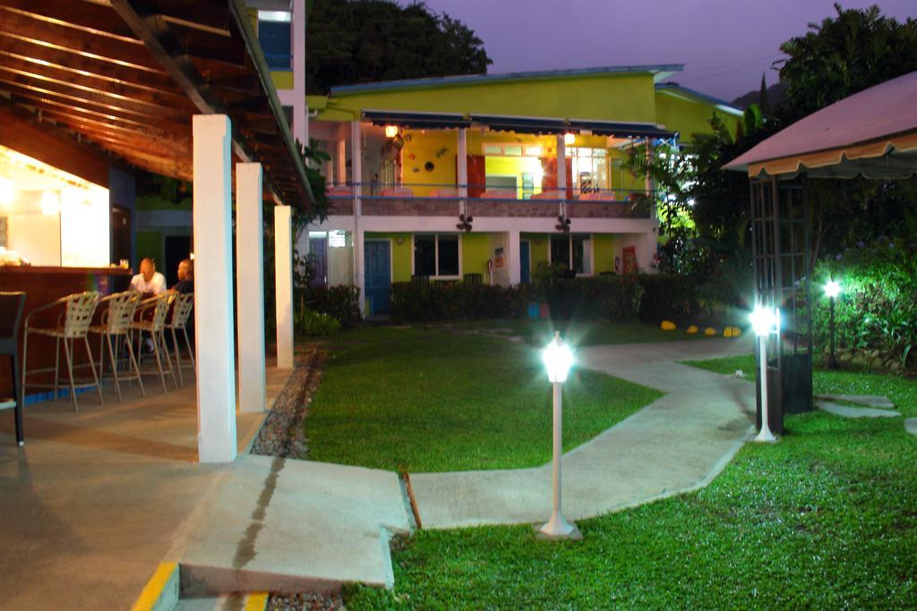 רוזו Castle Comfort Lodge מראה חיצוני תמונה