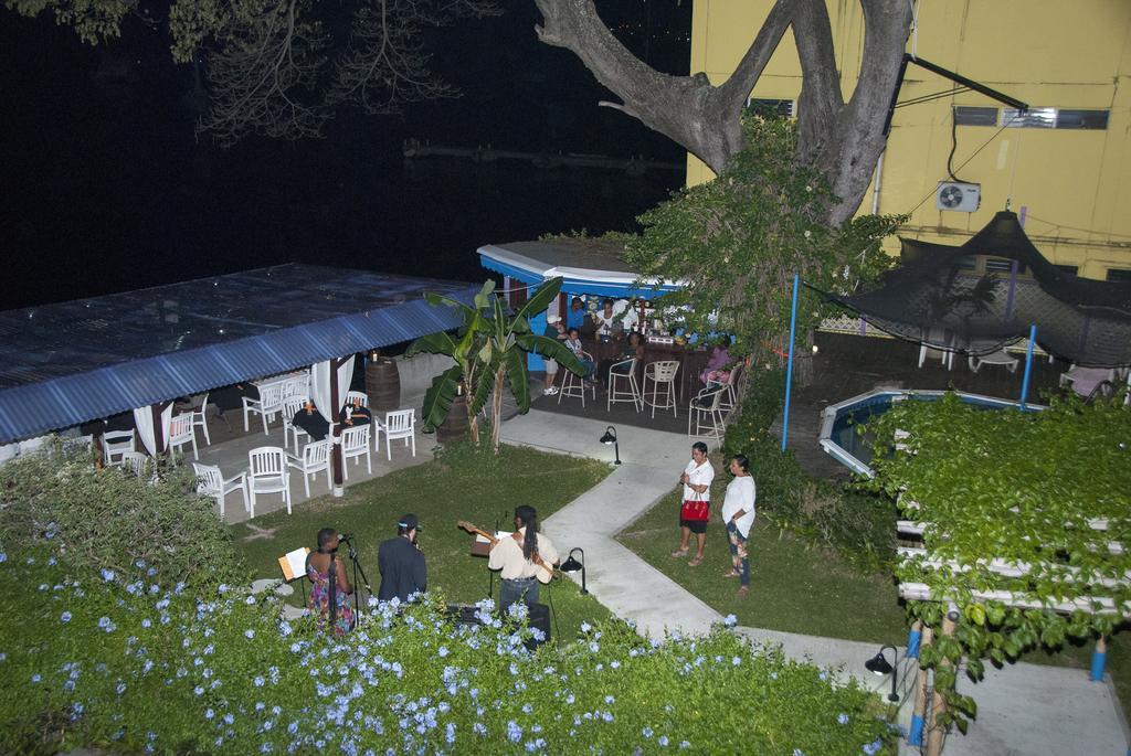 רוזו Castle Comfort Lodge מראה חיצוני תמונה