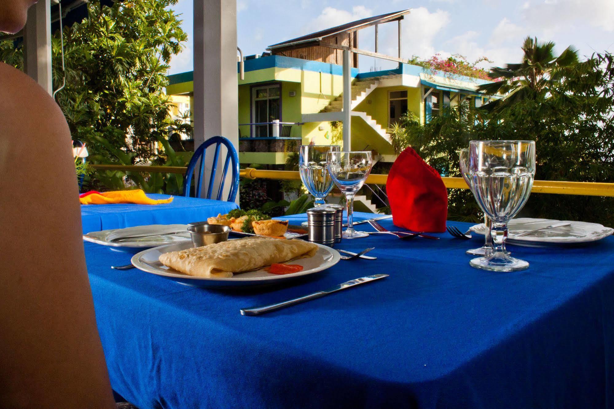 רוזו Castle Comfort Lodge מראה חיצוני תמונה